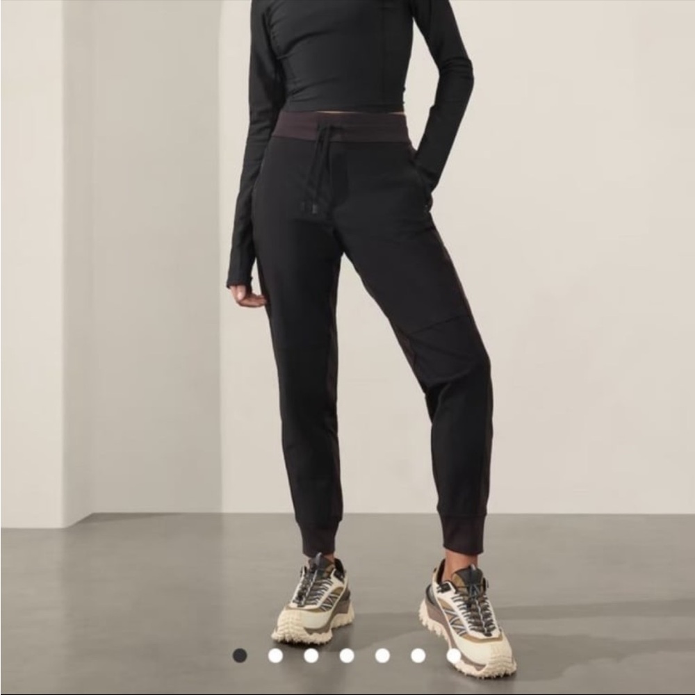 Athleta Headlands Hybrid Midrise Black Athletic Athleisure Jogger Zipper Pockets